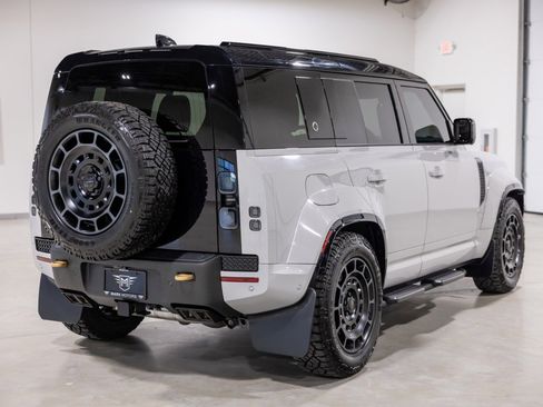 Used 2026 Land Rover Defender 110 OCTA image 9