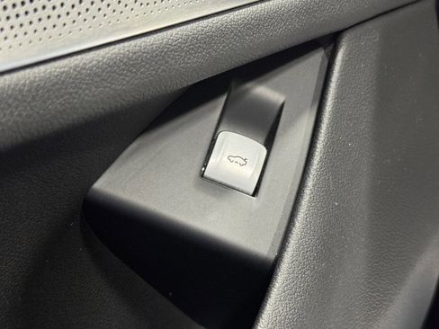 Used 2019 BMW M760i xDrive w/ Luxury Rear Seating Package image 15