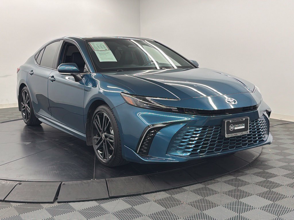 Used 2025 Toyota Camry XSE FWD image 8