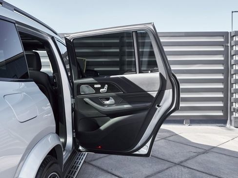 Used 2024 Mercedes-Benz GLS 63 AMG 4MATIC image 24