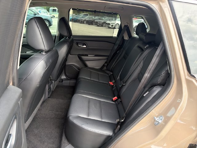 Used 2024 Nissan Rogue SV w/ SV Premium Package FWD image 13