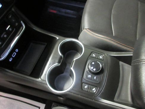 Used 2019 GMC Terrain SLT w/ Preferred Package image 30