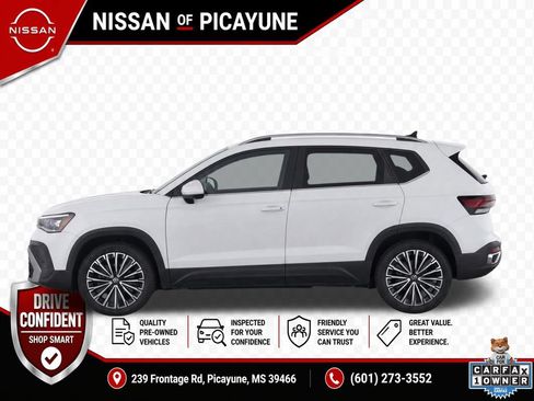 Used 2025 Volkswagen Taos SE FWD image 2