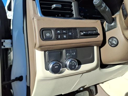 Used 2024 GMC Yukon XL Denali image 12