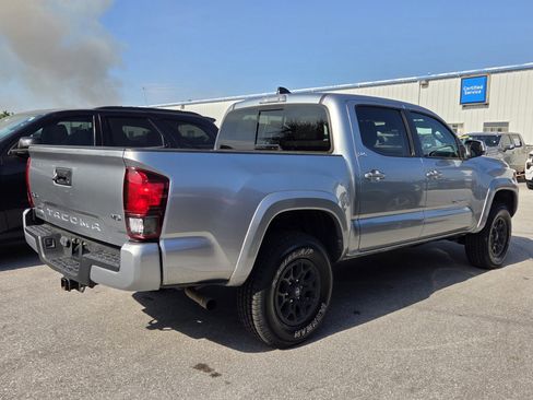 Used 2022 Toyota Tacoma SR5 w/ Technology Package AWD/4WD image 4