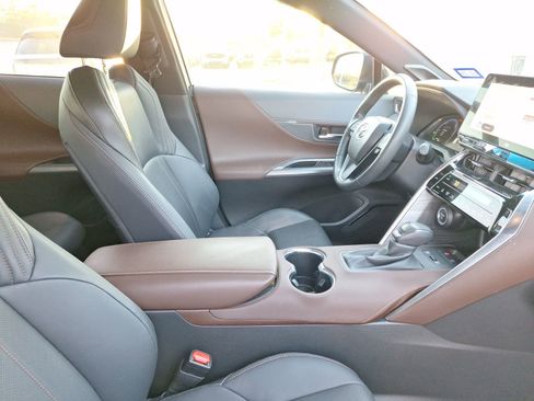 Used 2023 Toyota Venza Limited image 33