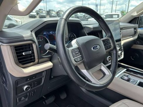 Used 2022 Ford Expedition Limited RWD image 16