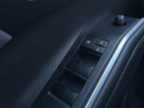 Used 2024 Toyota Highlander LE image 18