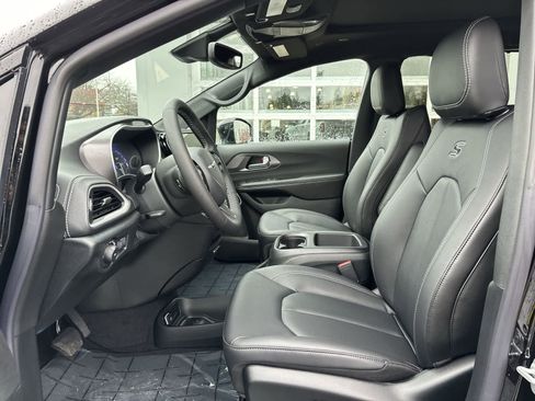 New 2026 Chrysler Pacifica Select w/ S Appearance Package image 10