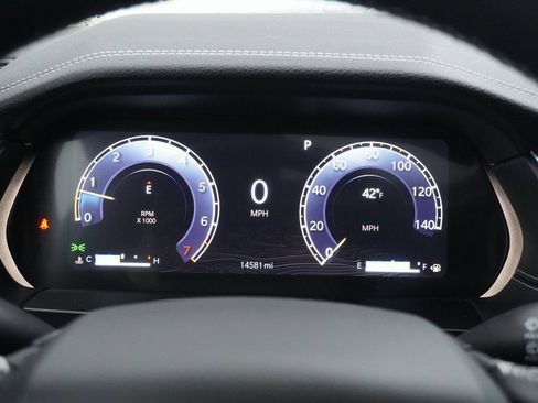 Used 2024 Jeep Grand Cherokee Limited w/ Black Appearance Package image 11