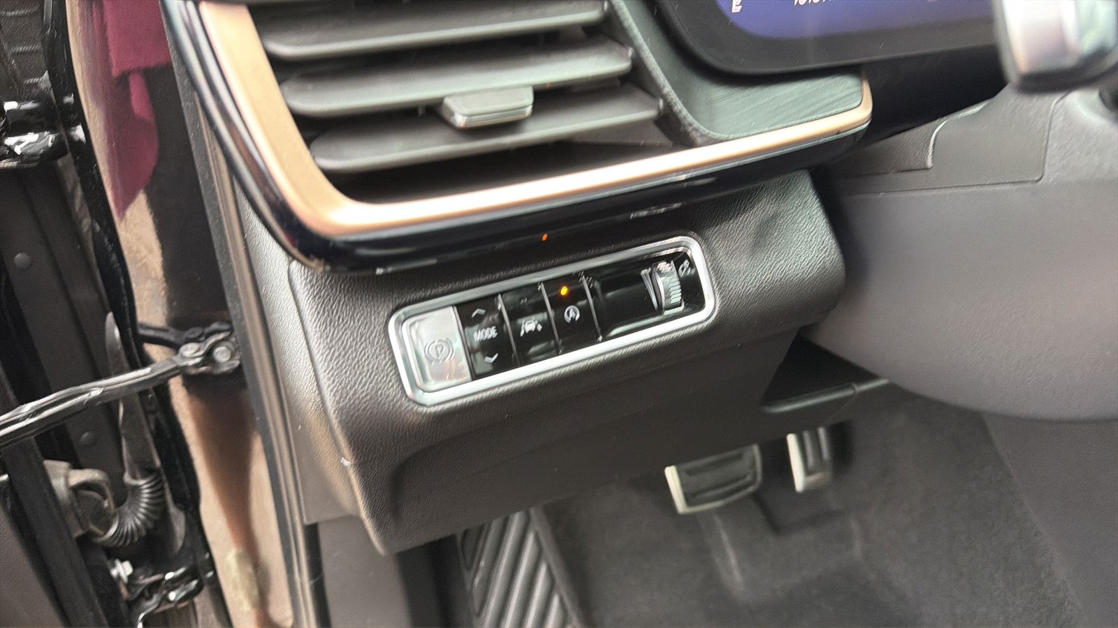 Used 2024 Buick Envision Sport Touring AWD/4WD image 24