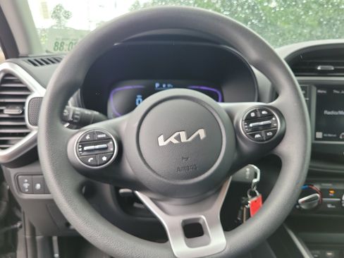 Certified 2025 Kia Soul LX w/ LX Technology Package FWD image 21