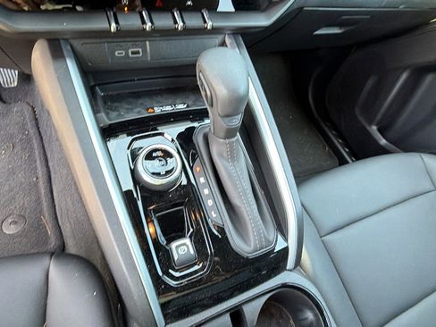 Used 2025 Chevrolet Colorado Trail Boss AWD/4WD image 30