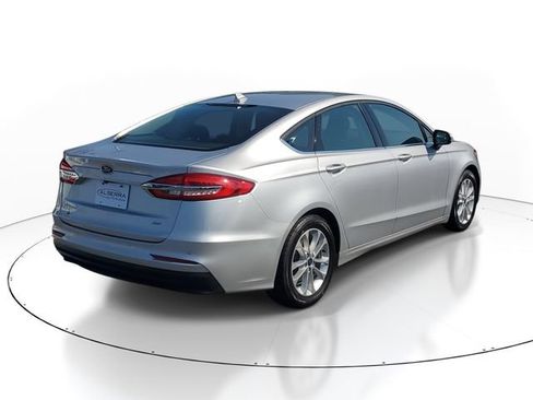 Used 2019 Ford Fusion SE FWD image 4