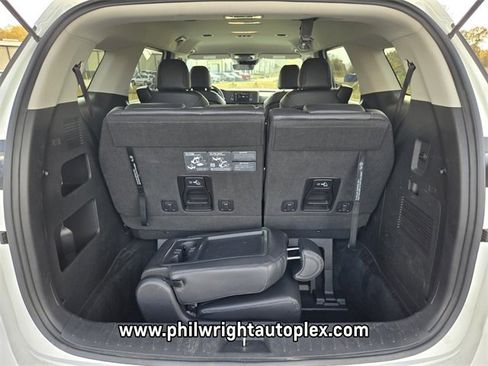 Used 2024 Kia Carnival LX image 16