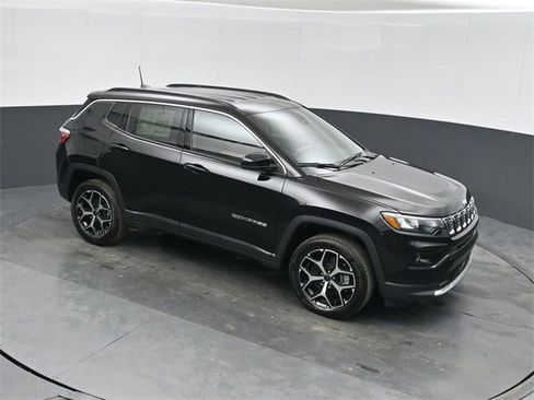 New 2026 Jeep Compass Limited w/ Mopar Graphics Package image 28