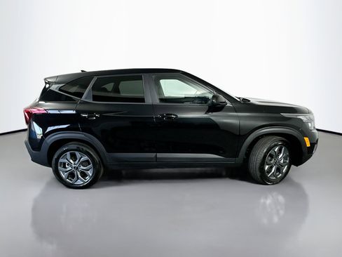Certified 2026 Kia Seltos LX AWD/4WD image 8