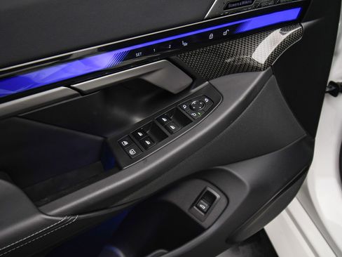 Used 2025 BMW M5 w/ Carbon Package image 45