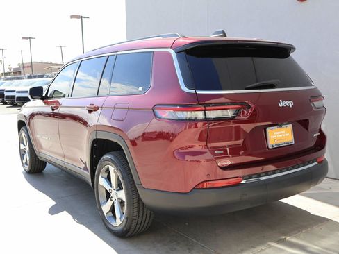 Used 2022 Jeep Grand Cherokee L Limited RWD image 3