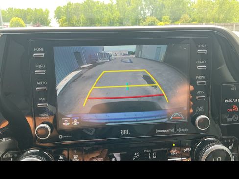 Used 2021 Toyota Highlander Limited FWD image 20