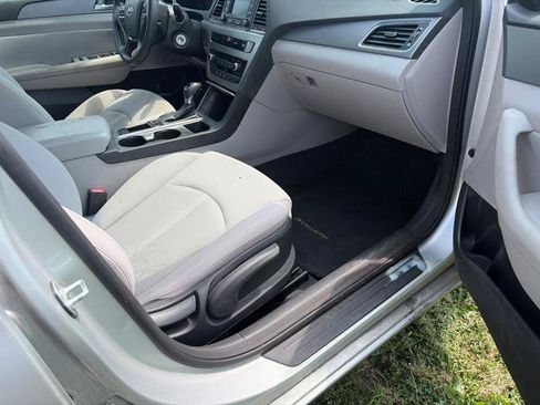 Used 2015 Hyundai Sonata SE w/ Option Group 09 FWD image 7