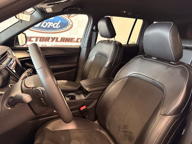 Used 2025 Jeep Grand Cherokee Altitude AWD/4WD image 16