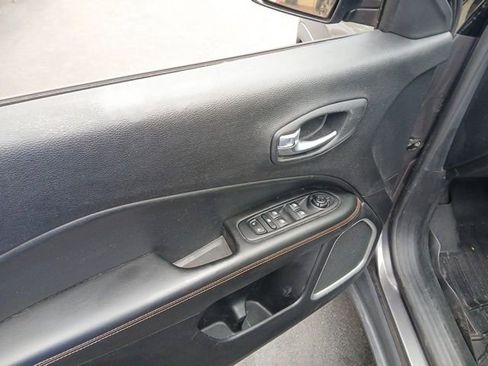 Used 2017 Jeep Compass Limited w/ Navigation Group image 7