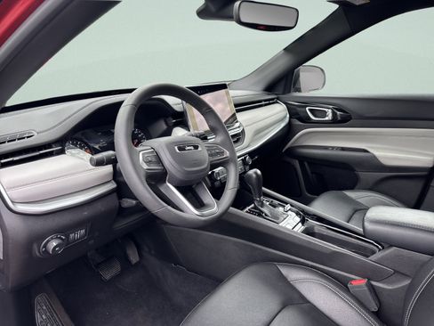 Used 2025 Jeep Compass Limited AWD/4WD image 12
