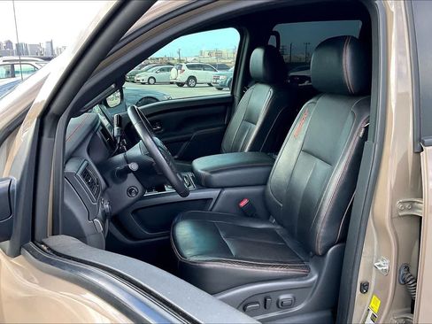 Used 2021 Nissan Titan PRO-4X w/ Pro-4x Convenience Package AWD/4WD image 11