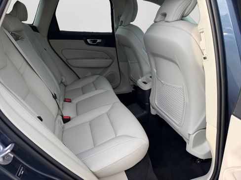 Certified 2024 Volvo XC60 T8 Core w/ Climate Package AWD/4WD image 9