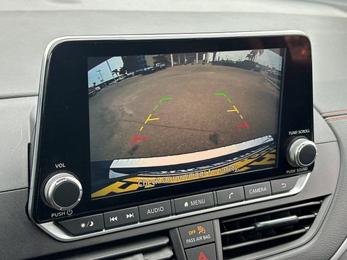 Used 2022 Nissan Altima 2.5 SR image 17