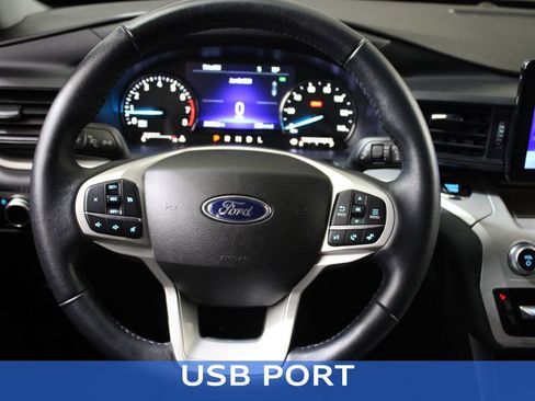 Used 2023 Ford Explorer XLT image 12