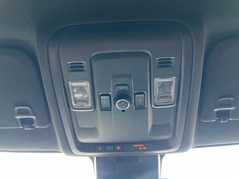 Used 2025 GMC Yukon XL Elevation image 52