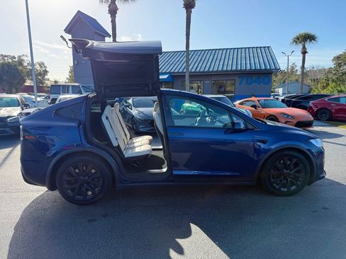 Used 2023 Tesla Model X image 4
