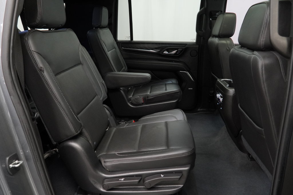 Used 2021 GMC Yukon XL Denali w/ Denali Premium Package AWD/4WD image 32
