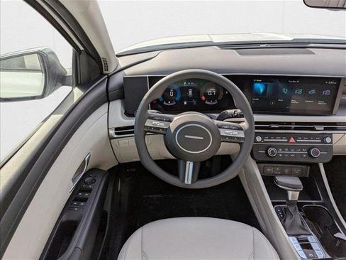 New 2025 Hyundai Tucson SE image 15