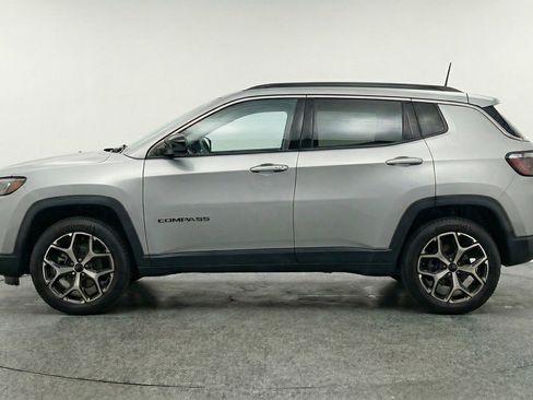 Used 2025 Jeep Compass Limited image 5