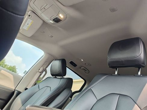 Used 2024 Chrysler Pacifica Touring-L FWD image 24