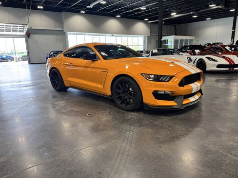 Used 2019 Ford Mustang Shelby GT350 w/ Technology Package RWD image 16