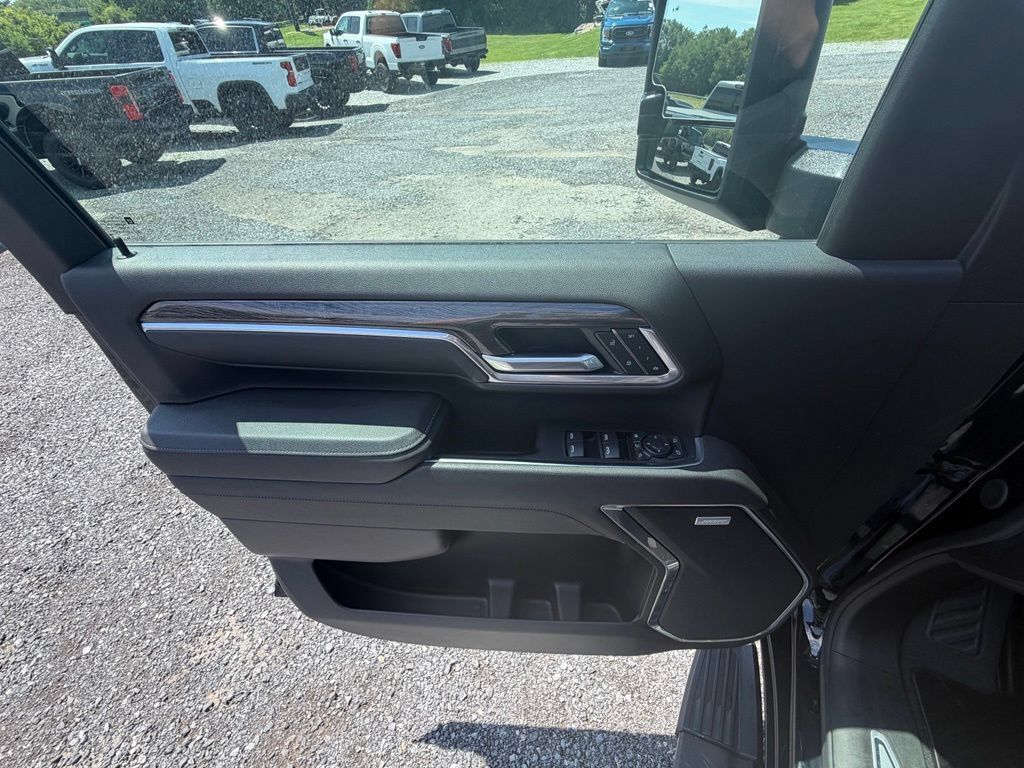 Used 2025 Chevrolet Silverado 2500 LTZ w/ Trail Boss Package AWD/4WD image 6