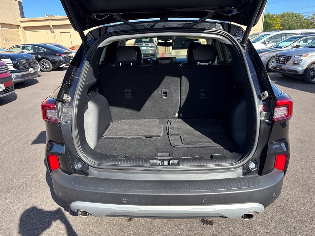 Used 2025 Ford Escape Platinum AWD/4WD image 23