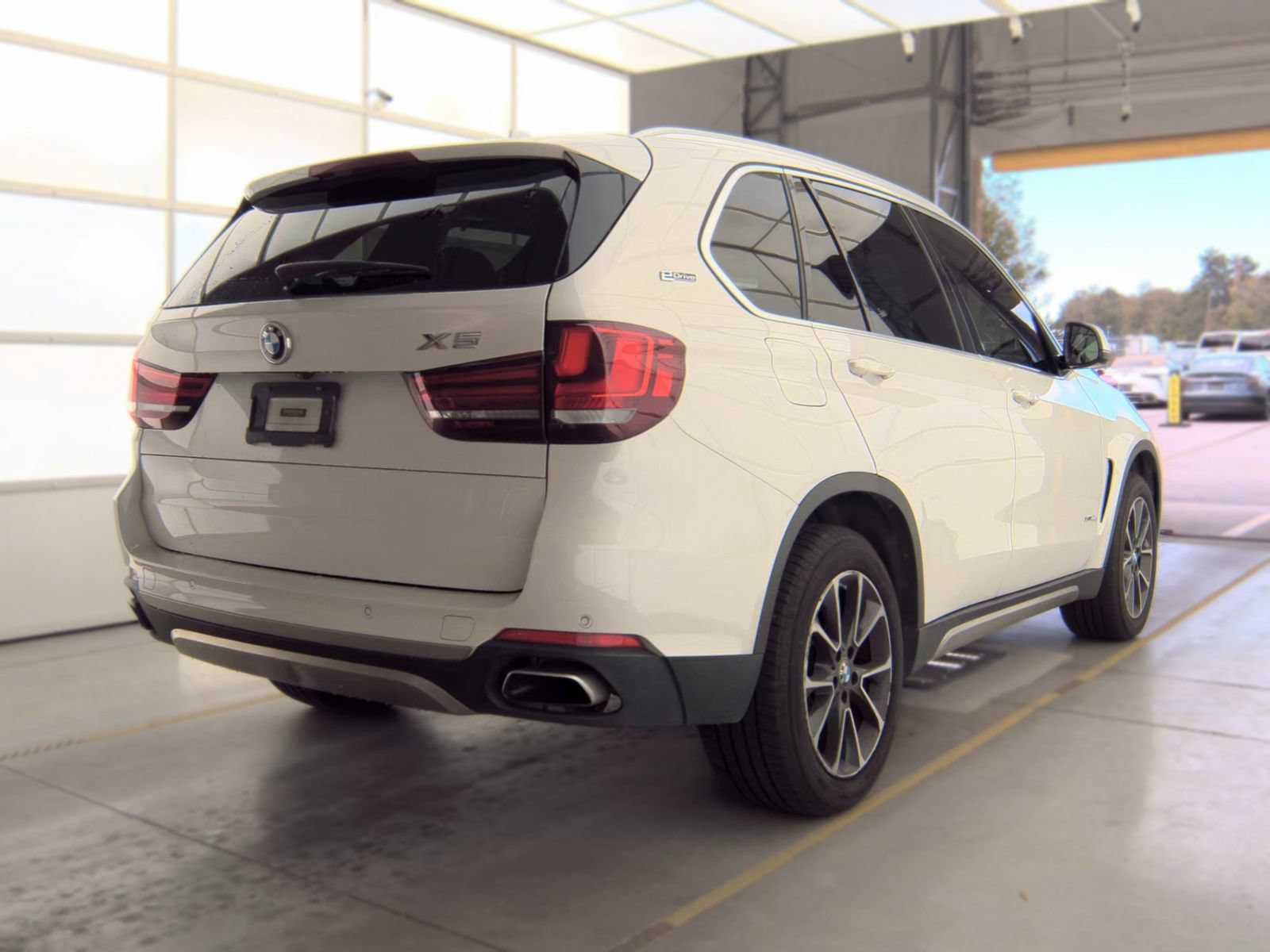 Used 2017 BMW X5 xDrive40e AWD/4WD image 3
