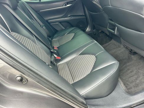 Used 2019 Toyota Camry SE w/ Convenience Package FWD image 10