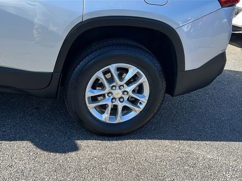 Used 2021 Chevrolet Traverse LT image 9