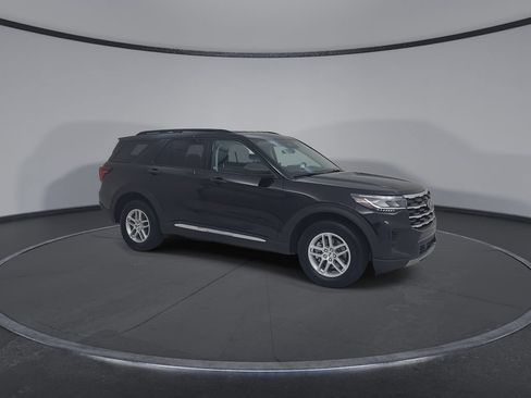 Used 2025 Ford Explorer Active AWD/4WD image 2