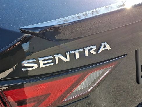 Used 2022 Nissan Sentra SR w/ SR Premium Package image 31