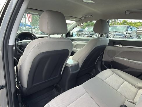 Used 2020 Hyundai Elantra SE FWD image 25
