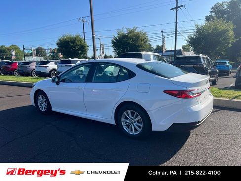 Used 2025 Toyota Camry LE w/ Convenience Package FWD image 5
