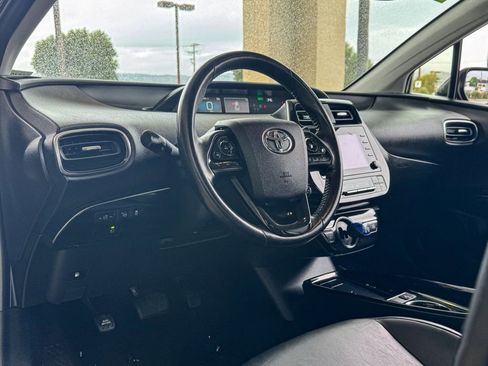 Used 2022 Toyota Prius XLE image 15