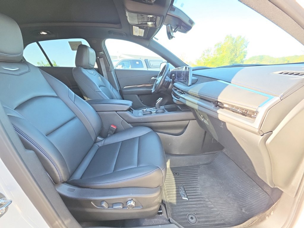 Used 2024 Cadillac XT4 Sport w/ Active Safety Package AWD/4WD image 4